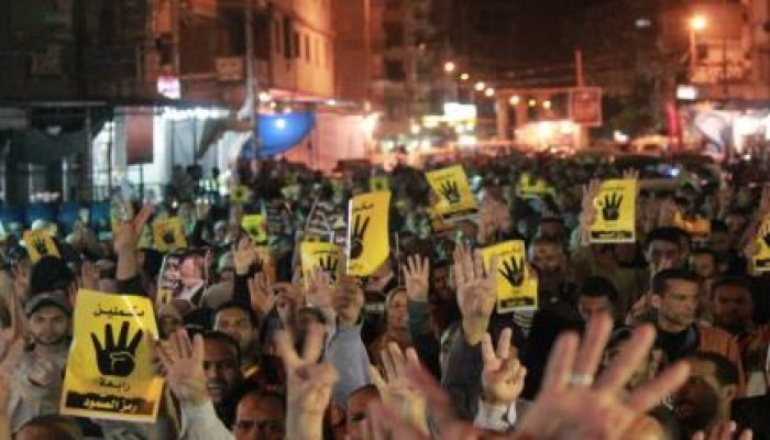 ثوار الاسكندرية يردون على صمود الرئيس بصمود الألاف فى مسيرة ليلية