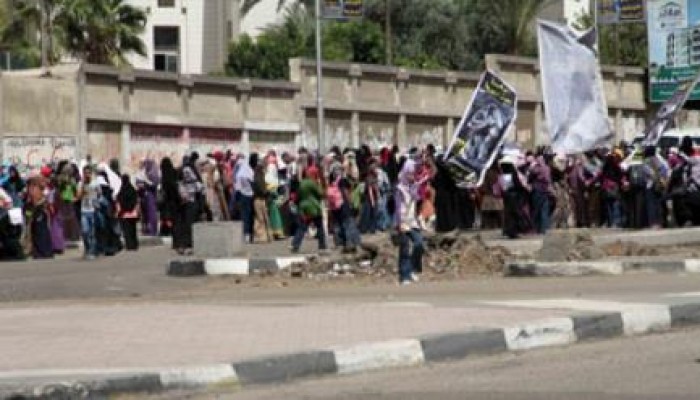 تظاهر طلاب جامعة بنها  احتجاجا على الانقلاب