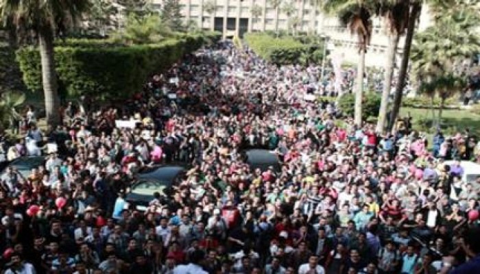الامتحانات على الأبواب.. والطالب مسجون