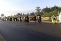 سلسلة بشرية ضد الانقلاب على طريق ميت غمر الزقازيق