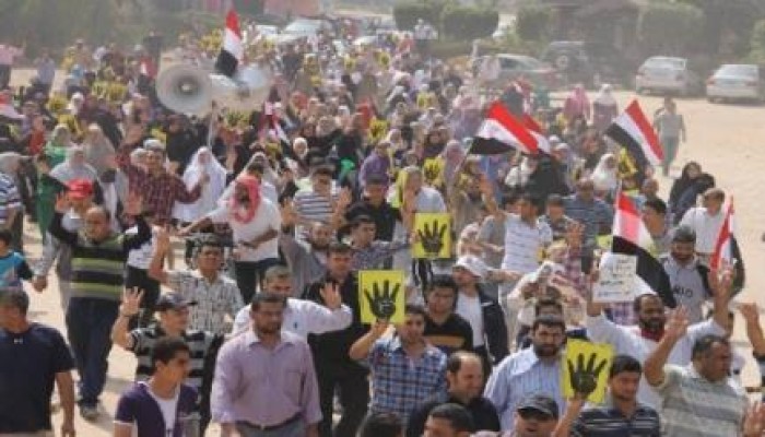 مسيرة حاشدة بالعاشر من رمضان تندد بانتهاكات الجيش في سيناء