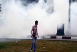 أمن الانقلاب يطلق الخرطوش وقنابل الغاز على طلاب الأزهر