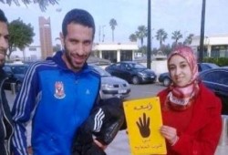 النجم محمد أبو تريكة يرفض مقابلة أو دعم الخائن السيسي