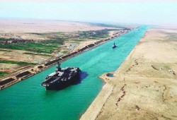 غرق قارب بحري بالمدخل الجنوبي لقناة السويس.. وتأكيدات بعدم تأثر الملاحة البحرية