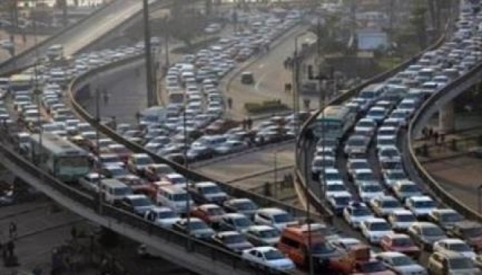 شلل مروري بالمحور وسط استياء من المواطنين