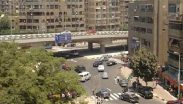 مجهولين يشهرون الأسلحة النارية بميدان لبنان ويستولون على 2 مليون من داخل سيارة نقل