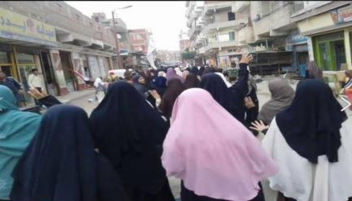 ثوار القنطرة يهتفون: "سيسى يا كلب مبارك الإعدام فى انتظارك"