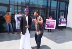 إبداع الاحتجاج: لأول مرة الخبير الهندى فى جامعة دمنهور (فيديو)
