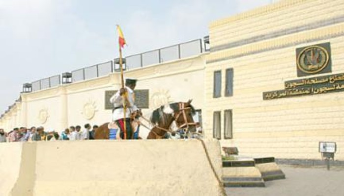 منظمة حقوقية: السجون المصرية أسوأ مما كان في أبو غريب