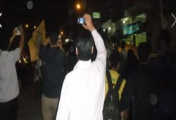 مسيرة ليلية بالإسماعيلية وتحطيم زجاج بوكس شرطة حاول فضها