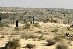 ليبيا تبني ساترًا ترابيًّا على حدودها مع مصر