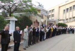 أساتذة بجامعة المنصورة يحتجون على اعتقال زملائهم