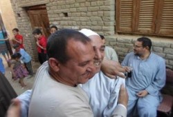 أجواء احتفالية فى استقبال أول معتقل بمركز إطسا و3 أخرين بالفيوم