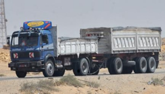 "حكومة الانقلاب" تقر قانونا بمنع المقطورات في 2015