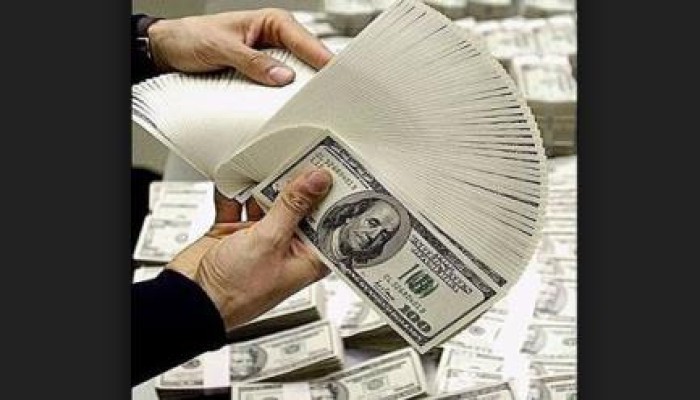 الدولار يواصل زحفه صوب 8 جنيهات