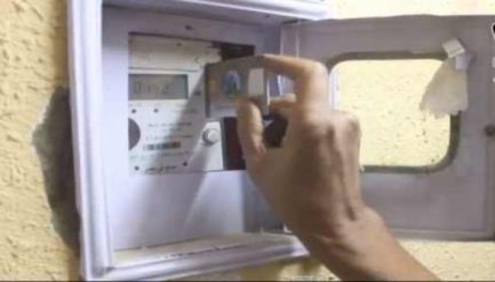 بالفيديو.. الانقلاب يبدأ بتعميم تركيب عدادات كهرباء بكروت الشحن
