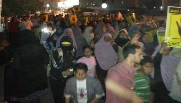 مسيرة ليلية بـ"ديرب نجم " رفضا لحكم العسكر