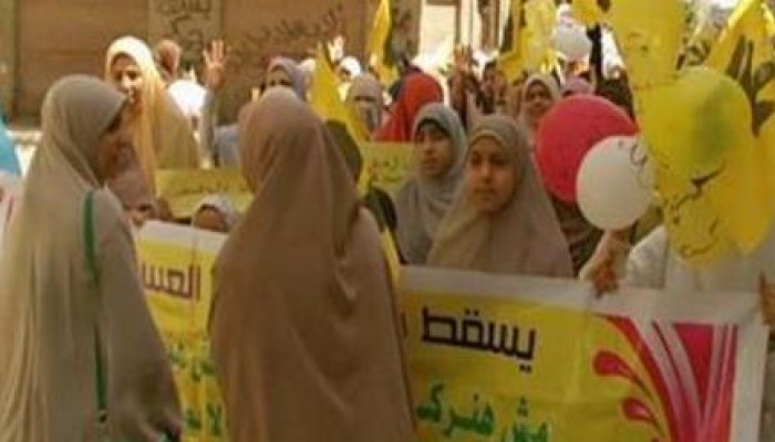 مظاهرة نسائية بأبوحمص بالبحيرة قبيل صلاة الجمعة "قاطع رئاسة الدم"