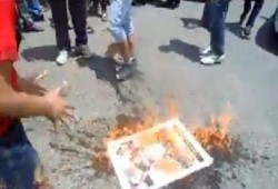 بالفيديو : حرق صورة السيسي بمسيرة بورسعيد