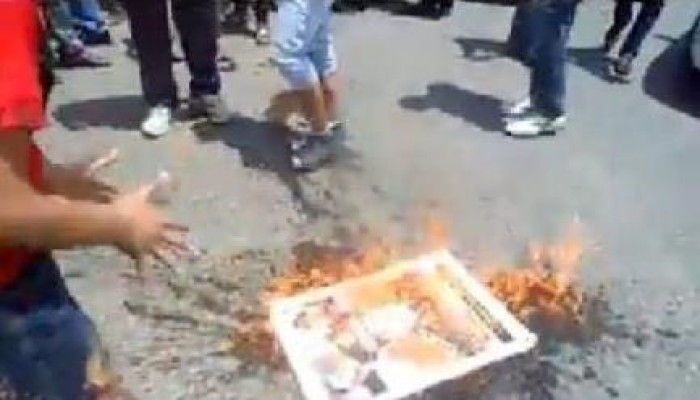 بالفيديو : حرق صورة السيسي بمسيرة بورسعيد