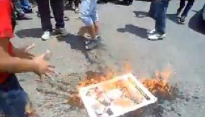 بالفيديو : حرق صورة السيسي بمسيرة بورسعيد