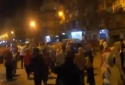 بالفيديو.. الثوار يواصلون الصمود بمسيرة ليلية حاشدة بالمندرة بالاسكندرية