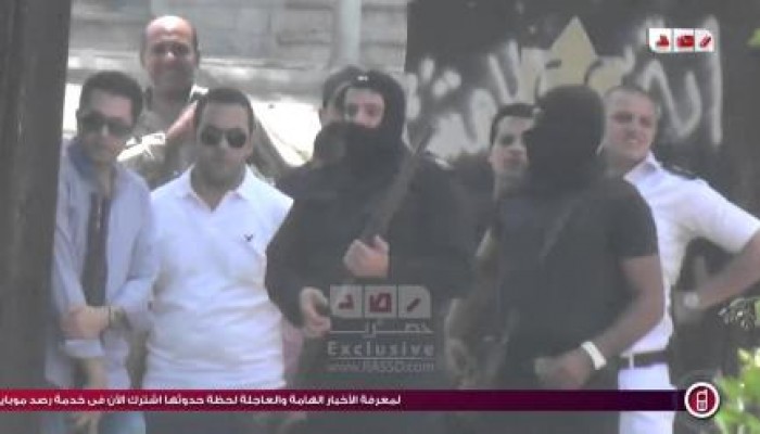 شاهد فزع وهروب "فئران" داخلية الانقلاب بعد إطلاق طلاب الازهر الالعاب النارية عليهم (فيديو)