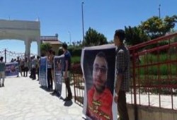 بالصور.. وقفة لطلاب المعهد الهندسي بالعريش في اسبوع قاطع استفتاء الدم