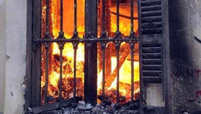 الشرقية: أهالي قتيل الشرطة يشعلون النيران بمنزل البلطجي قاتله بمنيا القمح