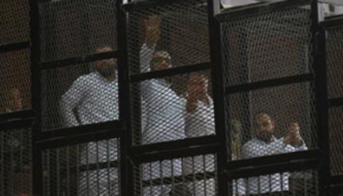 قضاة النار يحكمون بالسجن 3 سنوات علي عدد من مؤيدي الشرعية بينهم رجل متوفي منذ عام