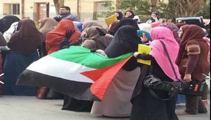 سلسلة ومسيرة لحرائر جامعة القناة رغم ملاحقات الأمن