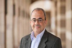 أستاذ بالجامعة الأمريكية : لا مفرّ أمام السيسي إلا فتح باب الحل السياسي واسعاً على مصراعيه