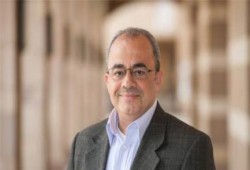 أستاذ بالجامعة الأمريكية : لا مفرّ أمام السيسي إلا فتح باب الحل السياسي واسعاً على مصراعيه