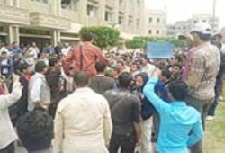 مسيرة بجامعة الأزهر  بطنطا احتجاجا على قتل واعتقال الطلاب الرافضين للانقلاب