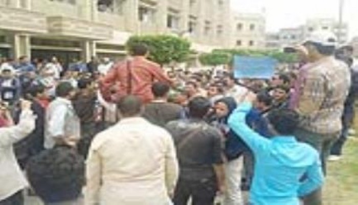 مسيرة بجامعة الأزهر  بطنطا احتجاجا على قتل واعتقال الطلاب الرافضين للانقلاب