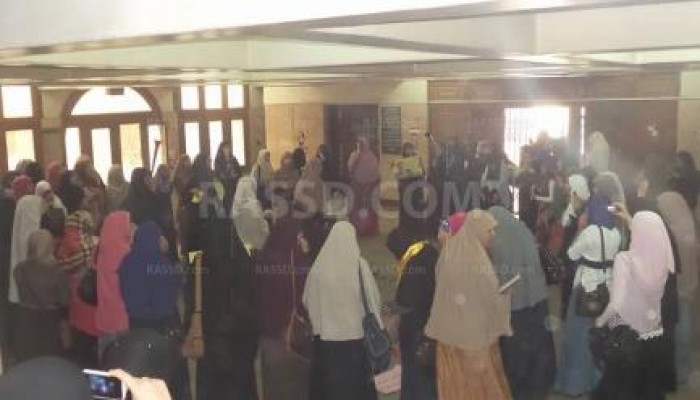 تظاهرة طالبات "الدراسات الإسلامية المنصورة" رفضا للأحكام الصادرة بحق فتيات المنصورة