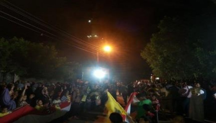 بالفيديو  وقفة حاشدة بزفتي تنديدا بانقطاع الكهرباء ورفضا لرئاسة الدم