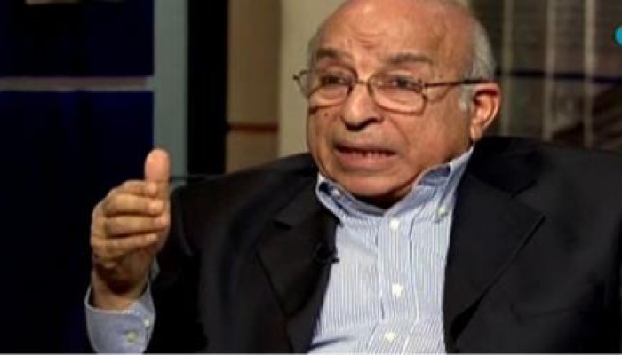 السلطات الانقلابية  تمنع الكاتب فهمي هويدي من السفر