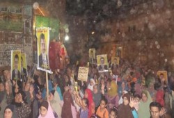 بني سويف: مسيرة ليلية لأهالى الميمون يحتفلون بنجاح مقاطعتهم إنتخابات رئاسة الدم (صور)