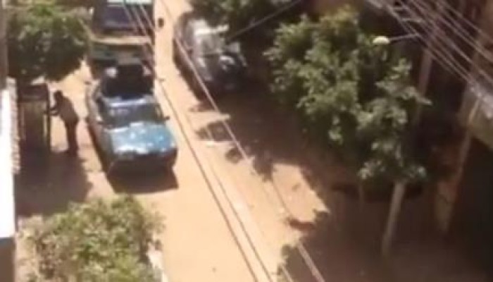 انهيار الانقلابيين .. من مكبرات الصوت للمواطنين: "إنزل يا روح أمك إنزل أيامنا هتبقى سودة"