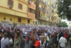 صور الرئيس مرسي تغطي مسيرات حلوان الرافضة لاستيلاء "الع*ص" على السلطة