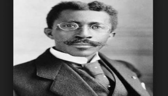 أحمد منصور: السيسى يستحق دخول موسوعة جينيس بتفوقه على تشارلز كينج