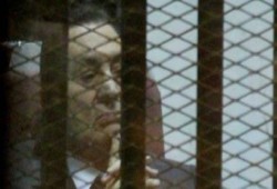 المخلوع  يستعطف الشعب من جديد و يبكي وهو مرتدي البذلة الزرقاء