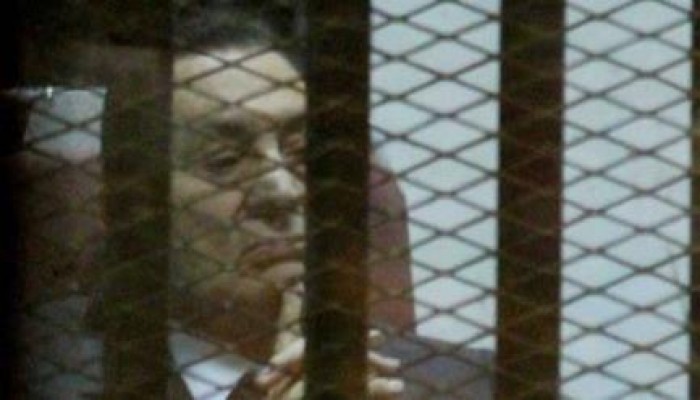 المخلوع  يستعطف الشعب من جديد و يبكي وهو مرتدي البذلة الزرقاء