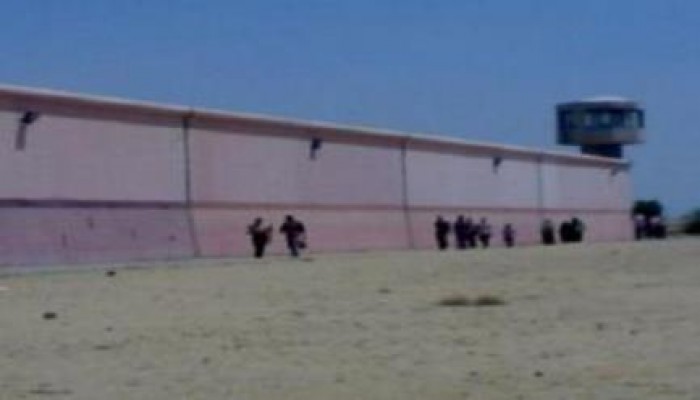 قوات الأمن تعتدي علي المعتقلين في وادي النطرون