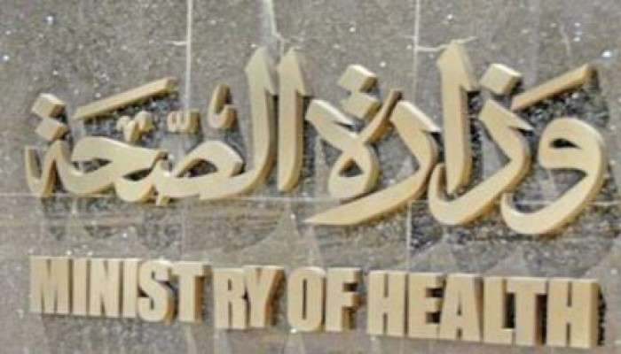 نحس السيسي .. بعد انتشار وباء الملاريا.. وزير الصحة الانقلابي في أسوان