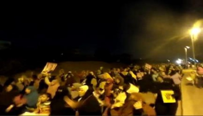 بالفيديو: مسيرة ليلية بالعاشر من رمضان ضد سرقة "الع*ص" لحكم مصر