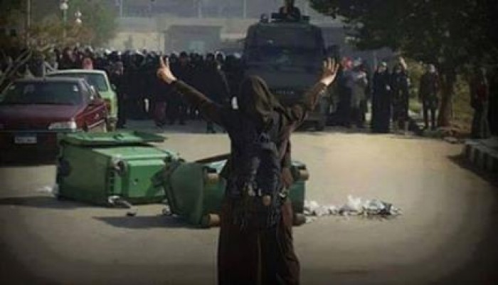 الجارديان: الانقلاب يسعي لرصد وسائل الإعلام الاجتماعية تحسبًا للثورة