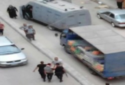 بالصور : قوات الانقلاب العسكري تقتحم جامعة المنصورة و تعتقل الطلاب عشوائياً