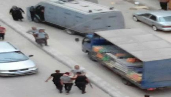 بالصور : قوات الانقلاب العسكري تقتحم جامعة المنصورة و تعتقل الطلاب عشوائياً